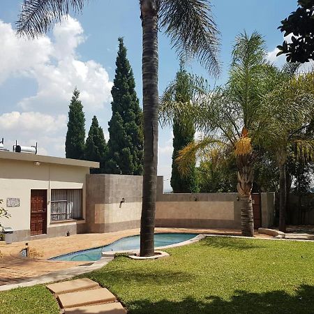 Private Apartments & Biz Stays Pretoria-Noord Esterno foto
