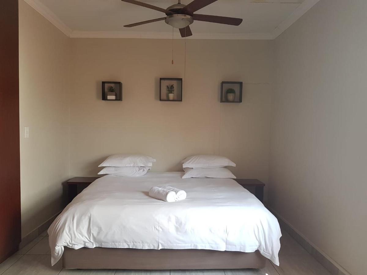 Private Apartments & Biz Stays Pretoria-Noord Esterno foto