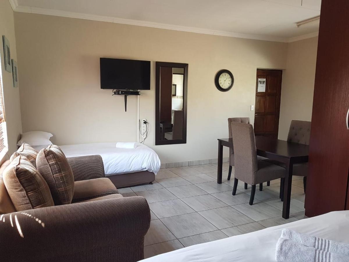 Private Apartments & Biz Stays Pretoria-Noord Esterno foto