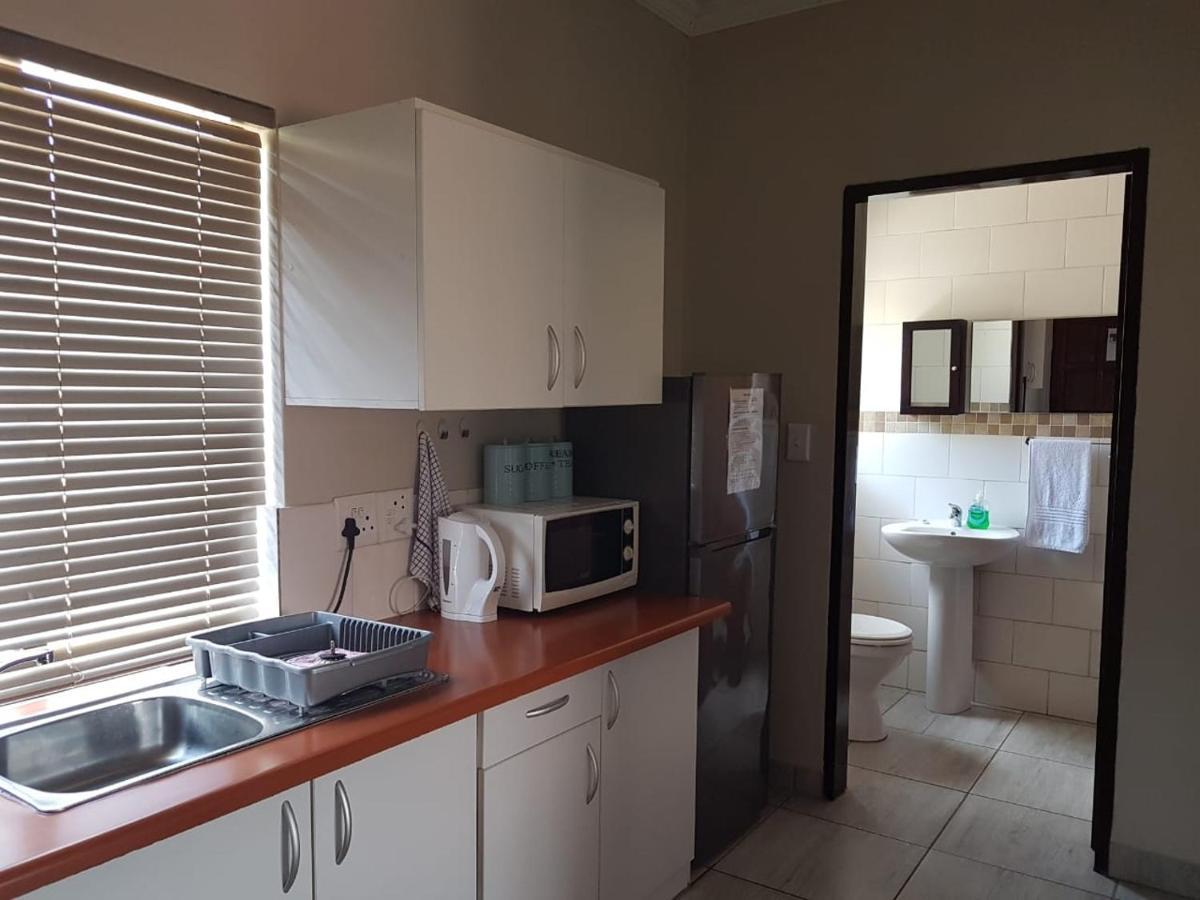 Private Apartments & Biz Stays Pretoria-Noord Esterno foto