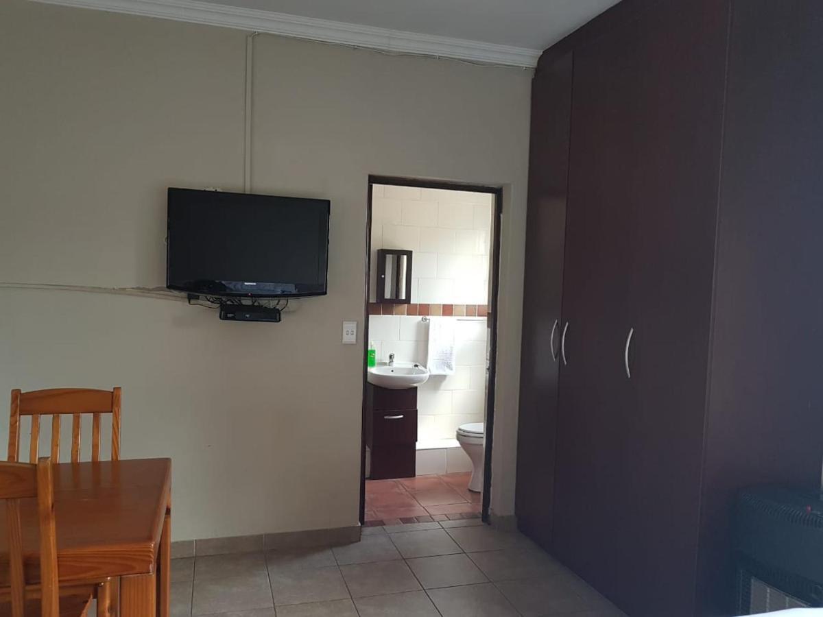 Private Apartments & Biz Stays Pretoria-Noord Esterno foto