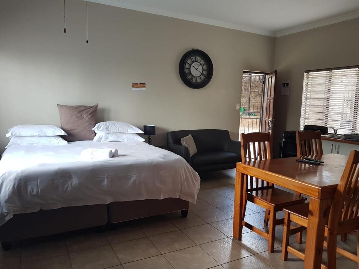 Private Apartments & Biz Stays Pretoria-Noord Esterno foto