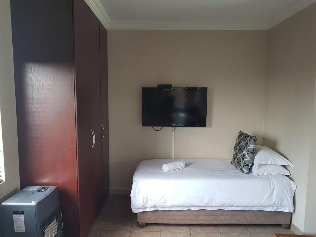 Private Apartments & Biz Stays Pretoria-Noord Esterno foto