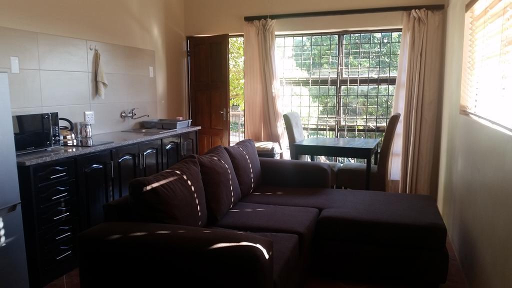 Private Apartments & Biz Stays Pretoria-Noord Esterno foto