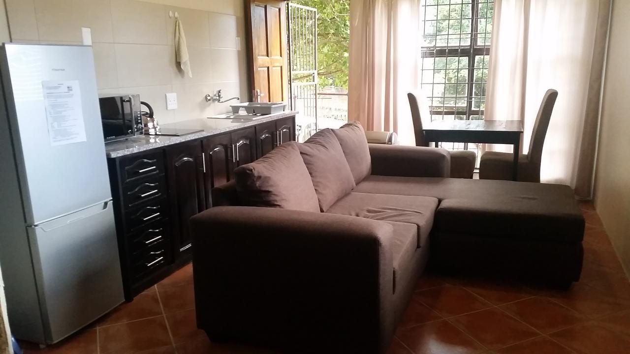 Private Apartments & Biz Stays Pretoria-Noord Esterno foto