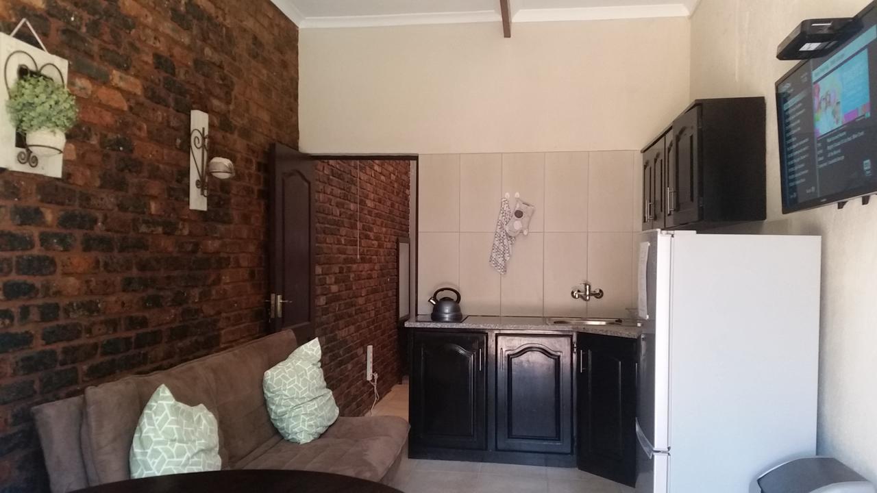 Private Apartments & Biz Stays Pretoria-Noord Esterno foto