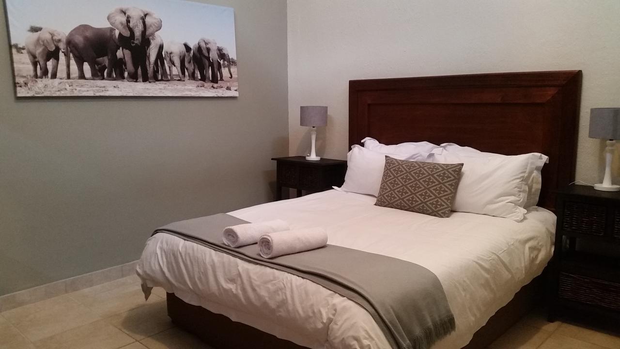 Private Apartments & Biz Stays Pretoria-Noord Esterno foto