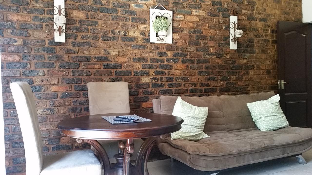Private Apartments & Biz Stays Pretoria-Noord Esterno foto