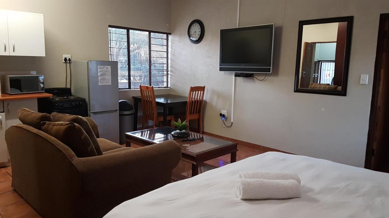 Private Apartments & Biz Stays Pretoria-Noord Esterno foto
