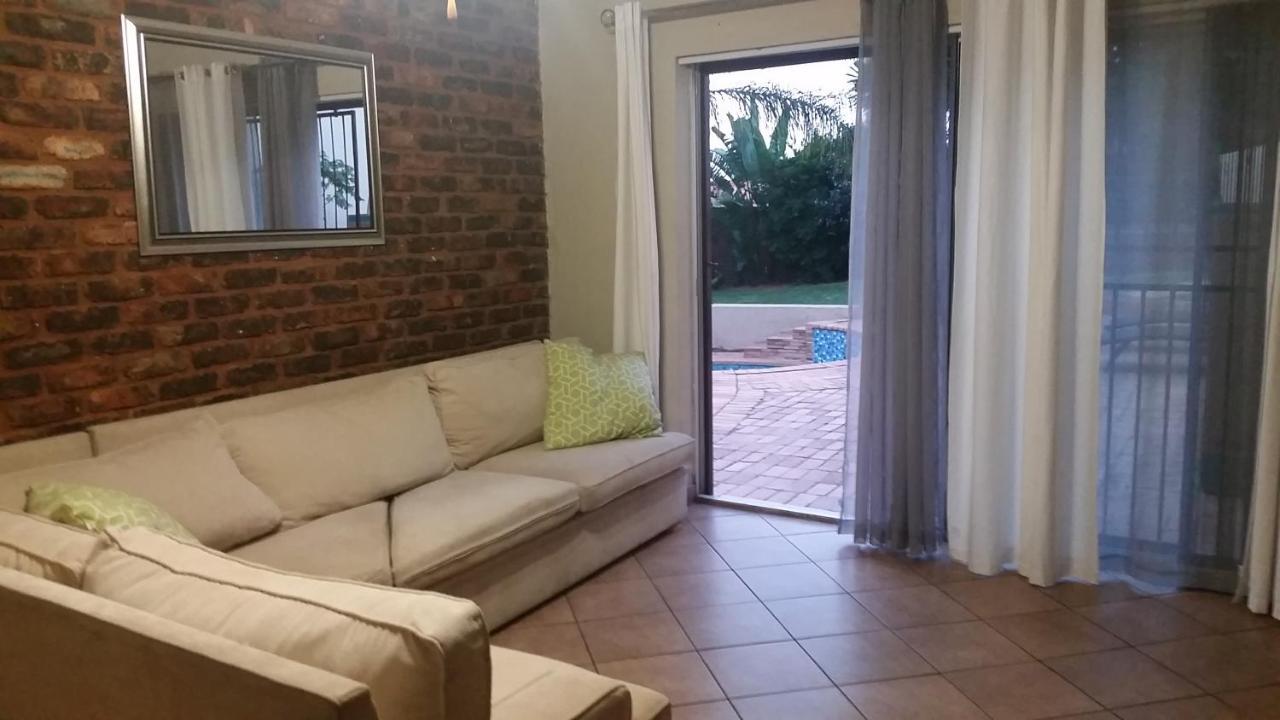 Private Apartments & Biz Stays Pretoria-Noord Esterno foto